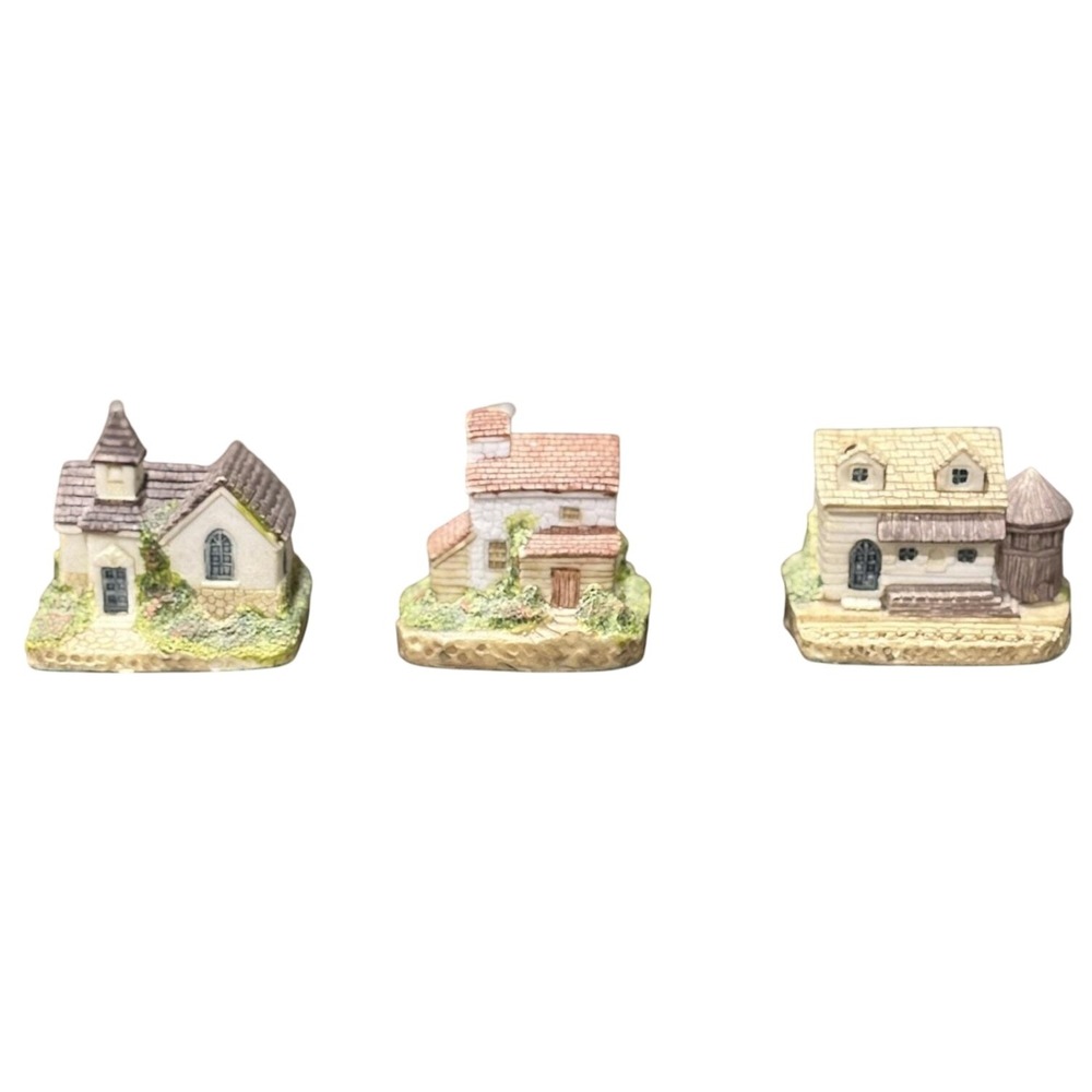 Miniature Collectible Country Cottages RGA Industries Inc. 1992 Carol Gordon